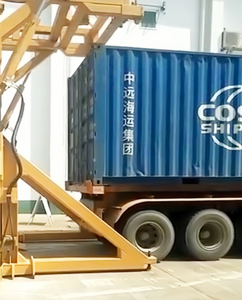 Container Tilter-Fast packing speed and low operating cost